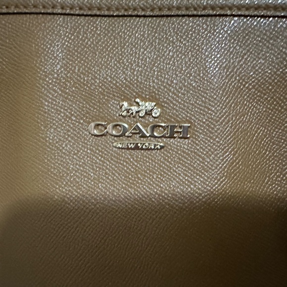 Coach tote in MINT condition - Picture 4 of 9